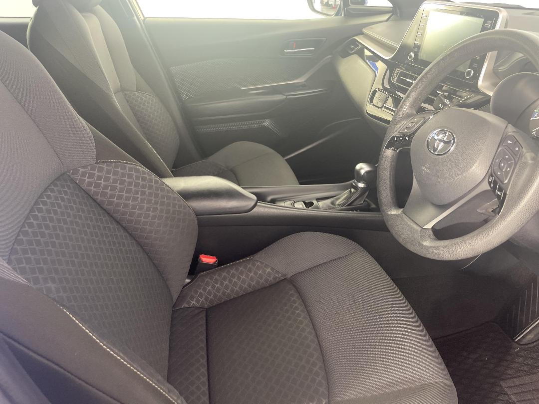 Photo '16' of Toyota C-HR