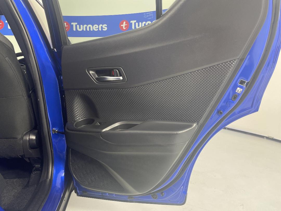 Photo '19' of Toyota C-HR