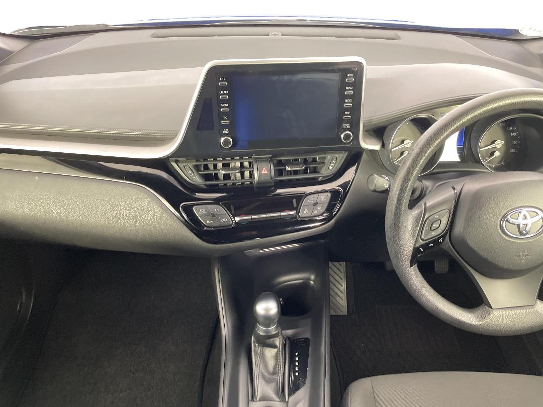 Photo '18' of Toyota C-HR