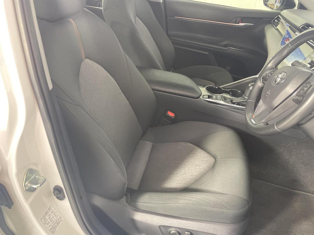 Photo '16' of Toyota Camry