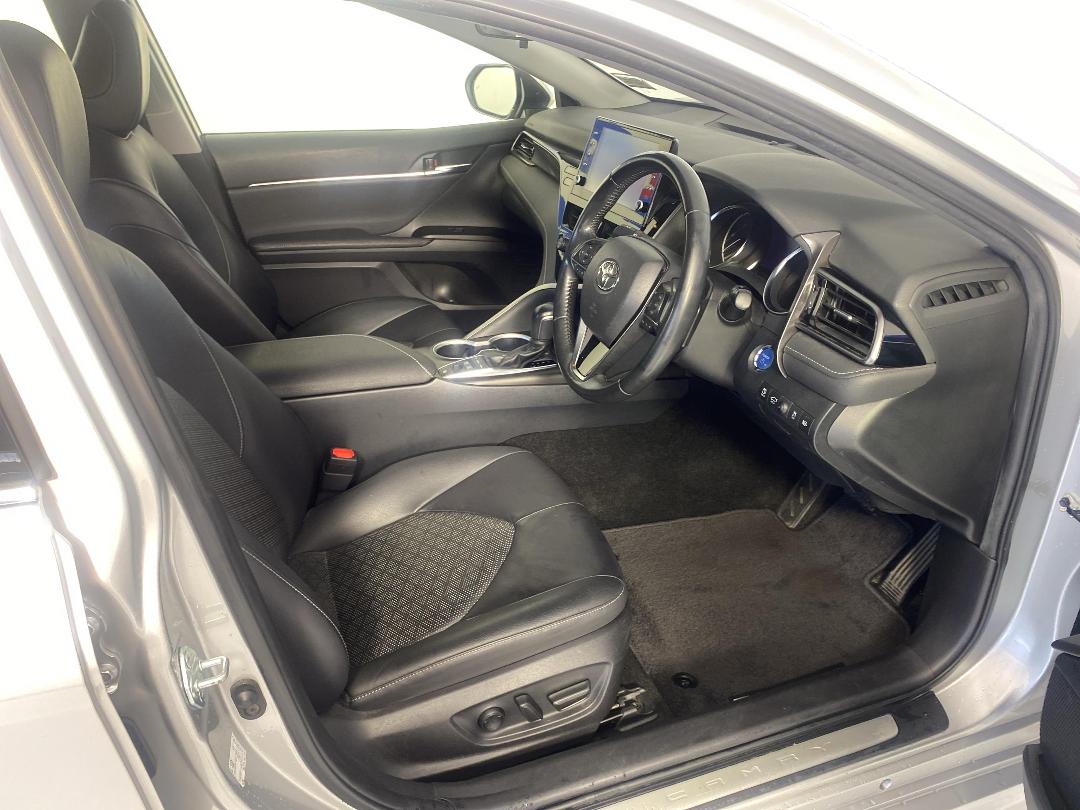 Photo '16' of Toyota Camry