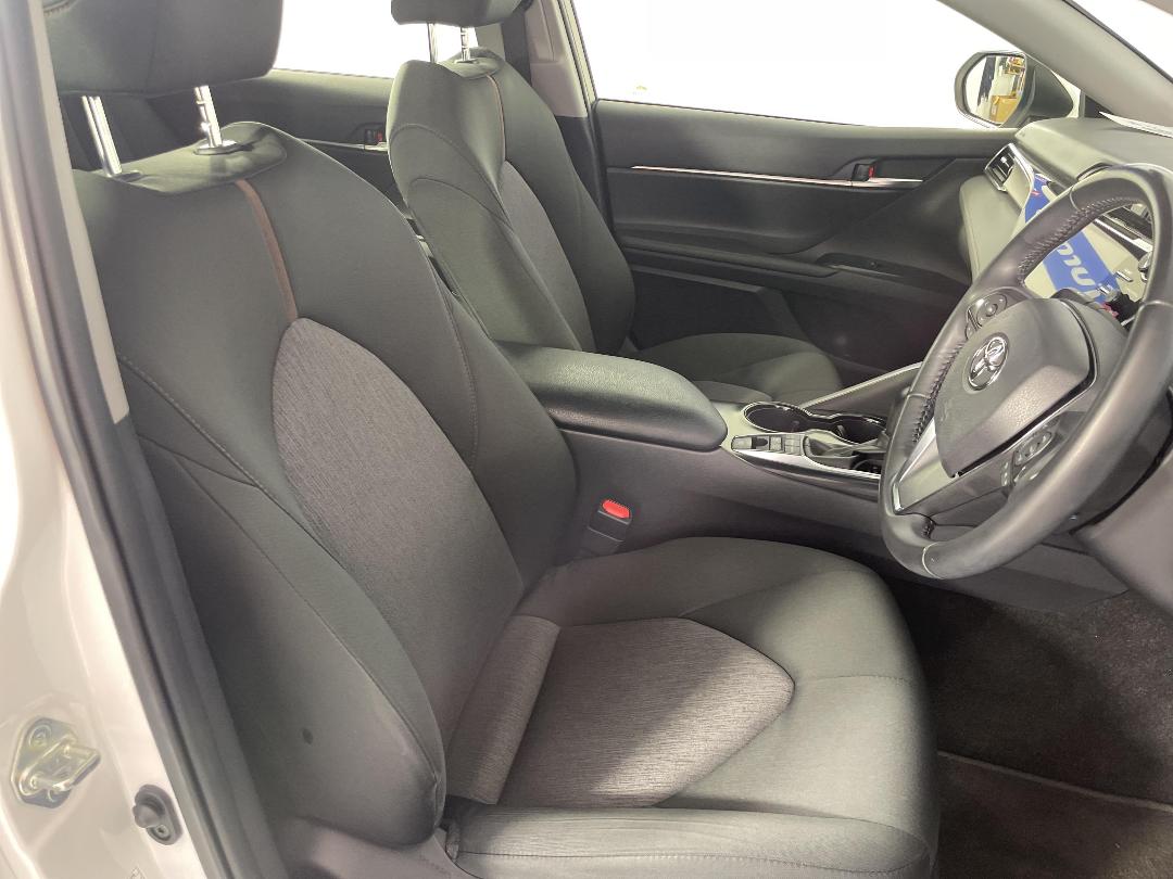 Photo '16' of Toyota Camry