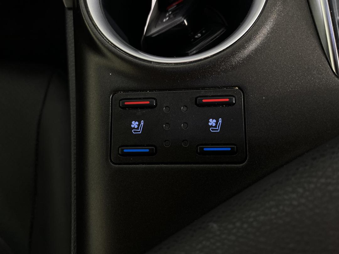 Photo '28' of Toyota Camry Photo '28' of Toyota Camry