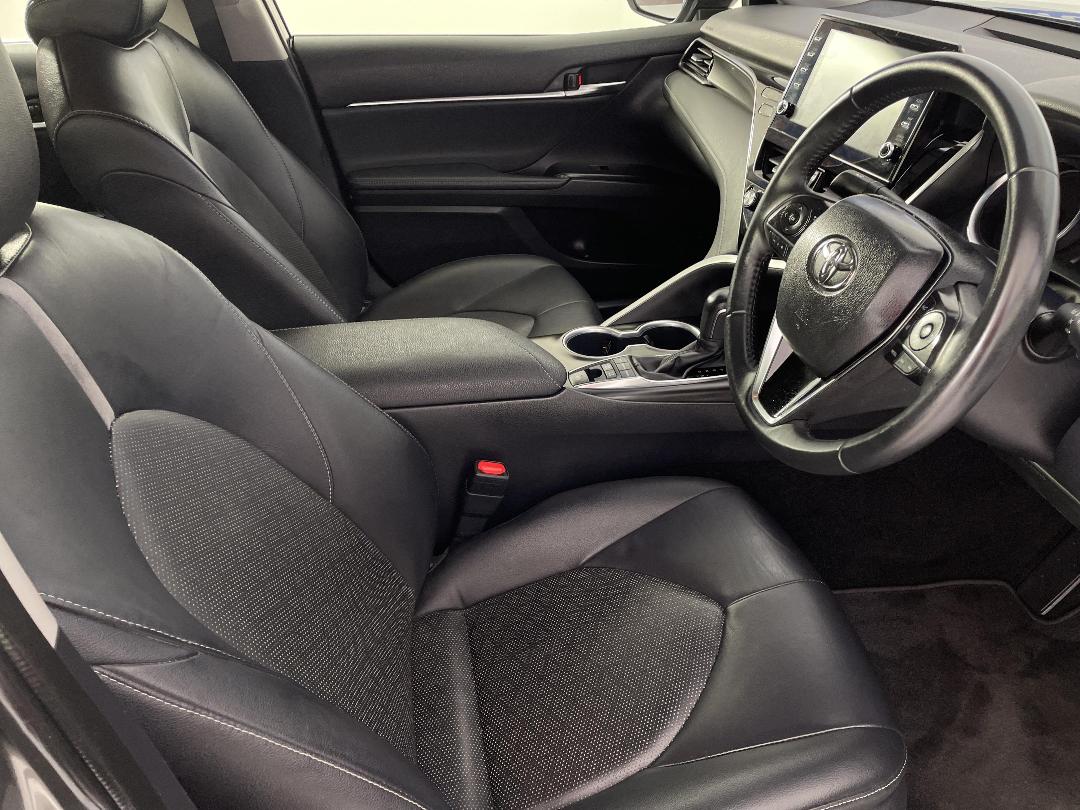 Photo '16' of Toyota Camry