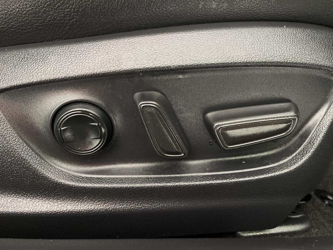 Photo '23' of Toyota Camry