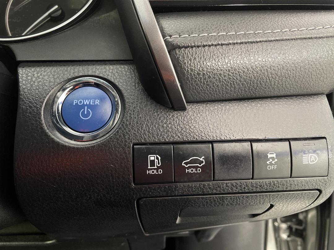 Photo '24' of Toyota Camry