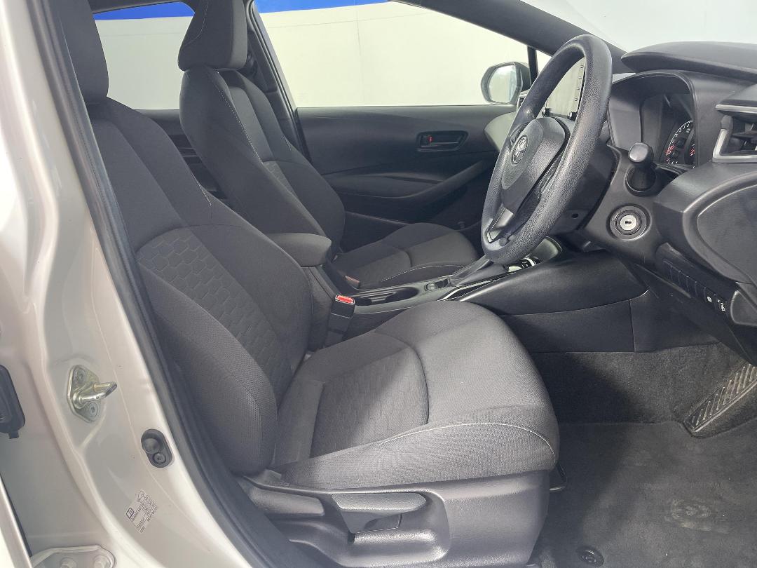 Photo '16' of Toyota Corolla