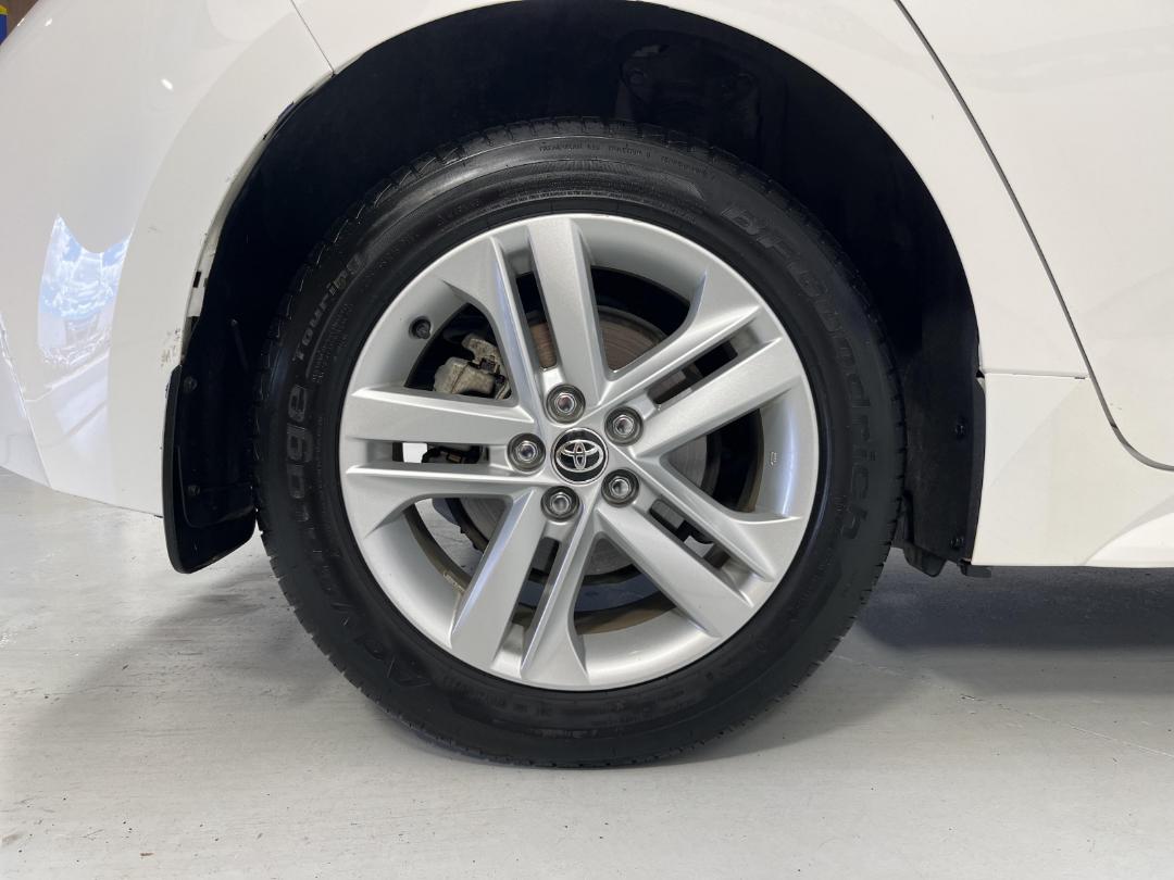 Photo '12' of Toyota Corolla