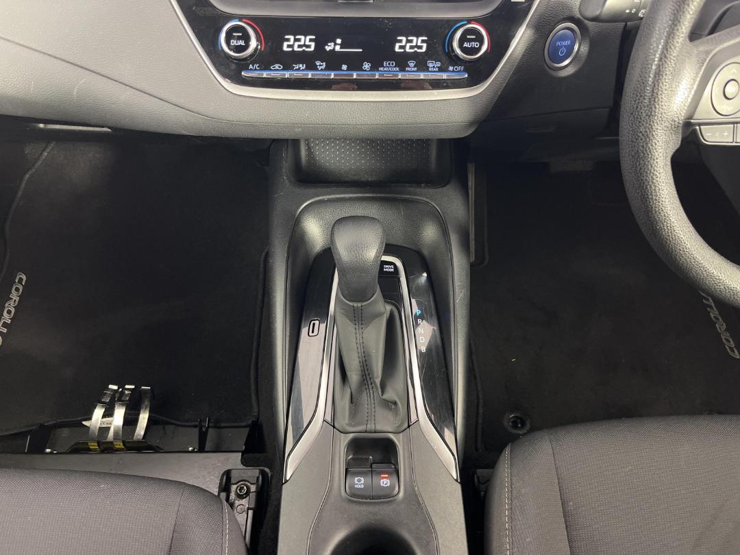 Photo '18' of Toyota Corolla