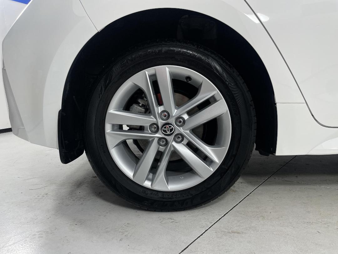 Photo '12' of Toyota Corolla