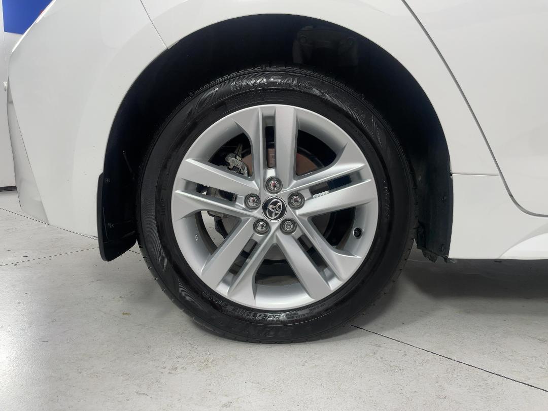 Photo '12' of Toyota Corolla