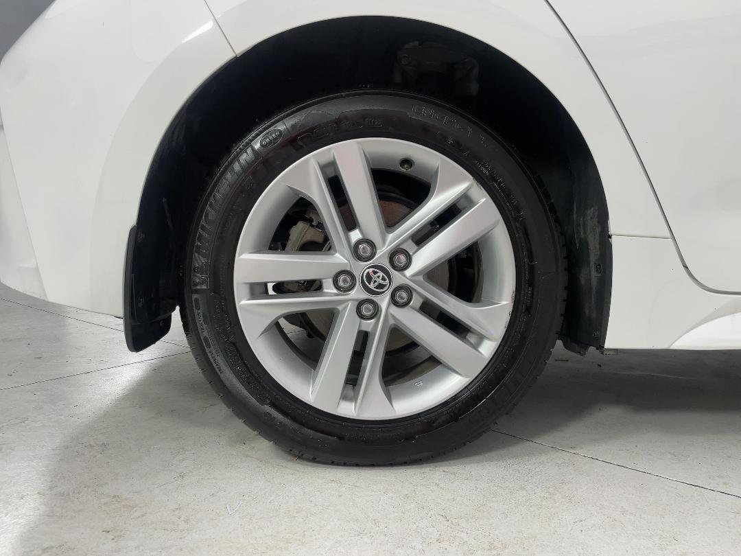 Photo '12' of Toyota Corolla