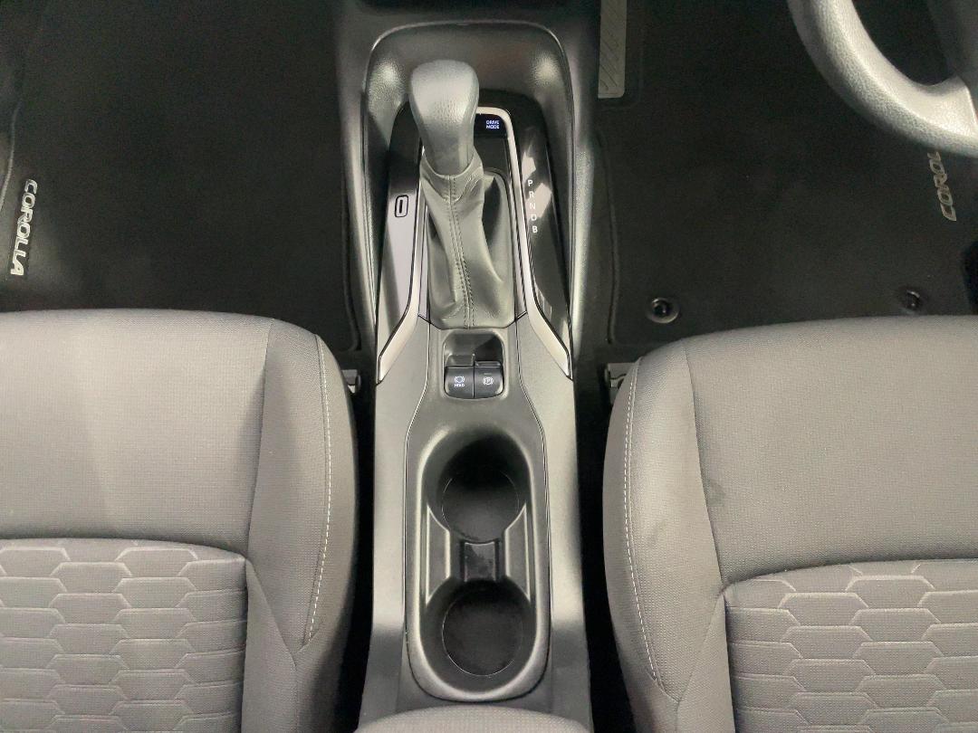 Photo '18' of Toyota Corolla