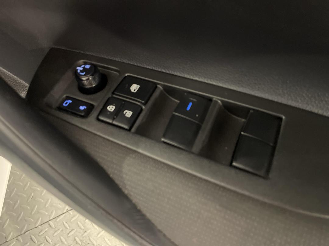 Photo '24' of Toyota Corolla