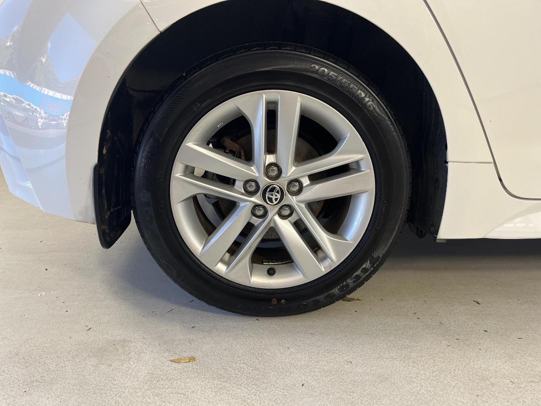 Photo '12' of Toyota Corolla