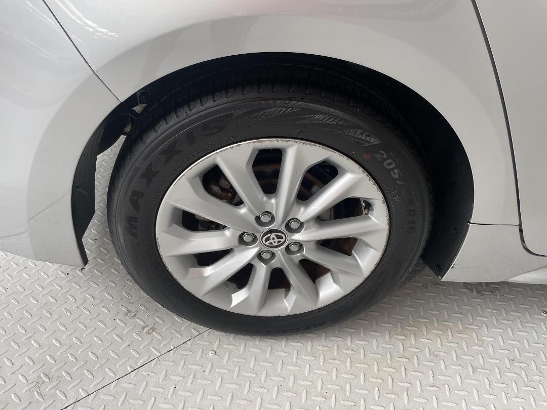 Photo '12' of Toyota Corolla