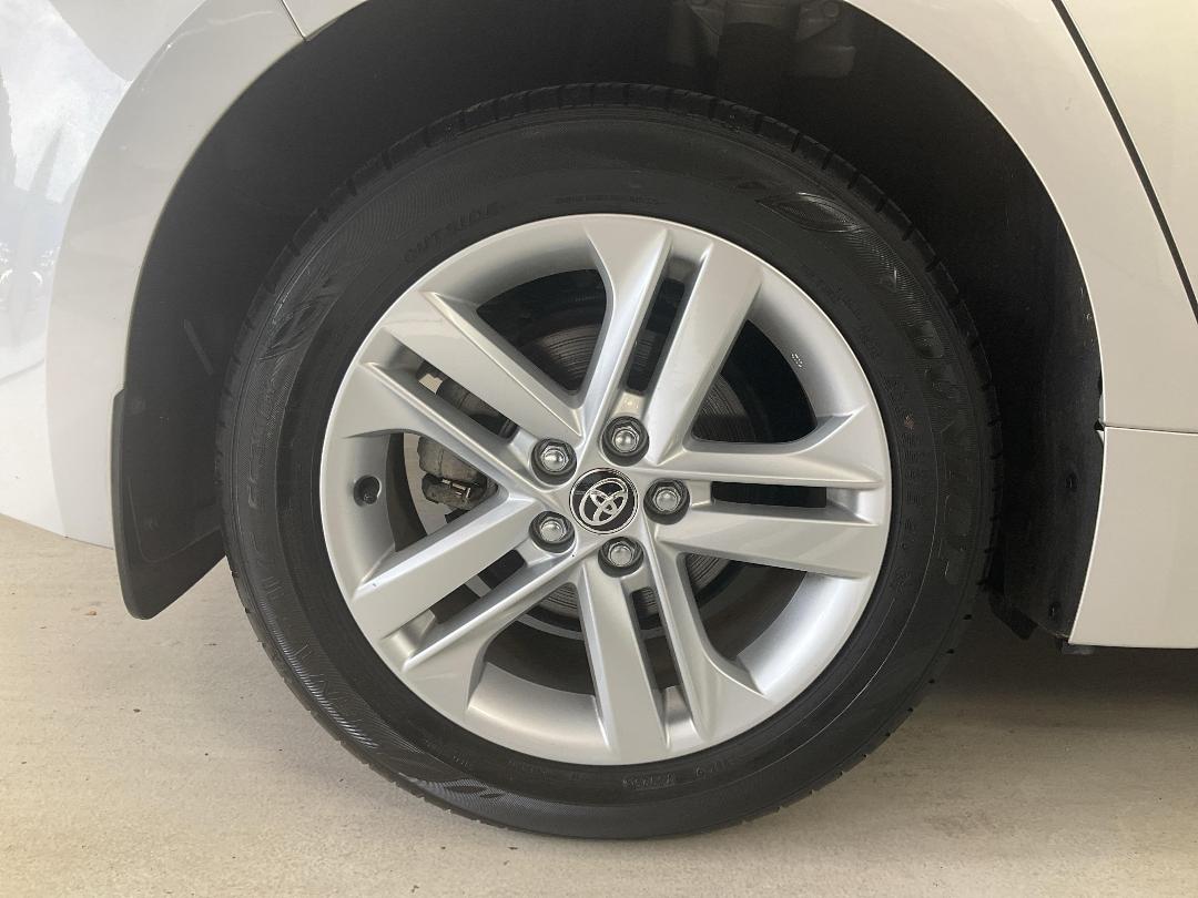 Photo '12' of Toyota Corolla