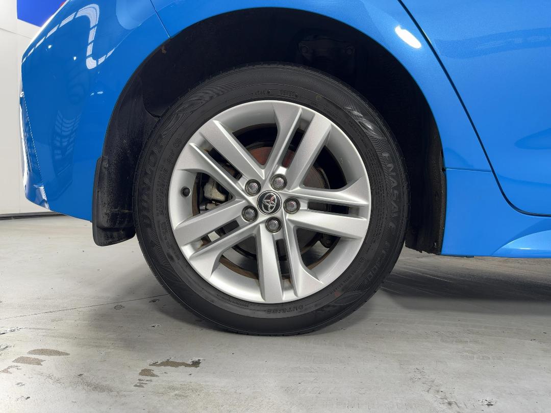 Photo '12' of Toyota Corolla