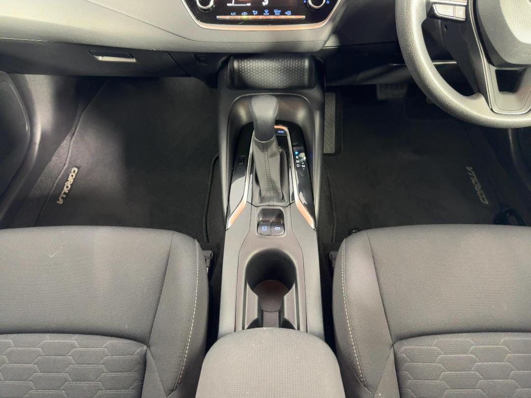 Photo '18' of Toyota Corolla