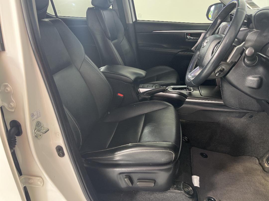 Photo '16' of Toyota Fortuner Photo '16' of Toyota Fortuner