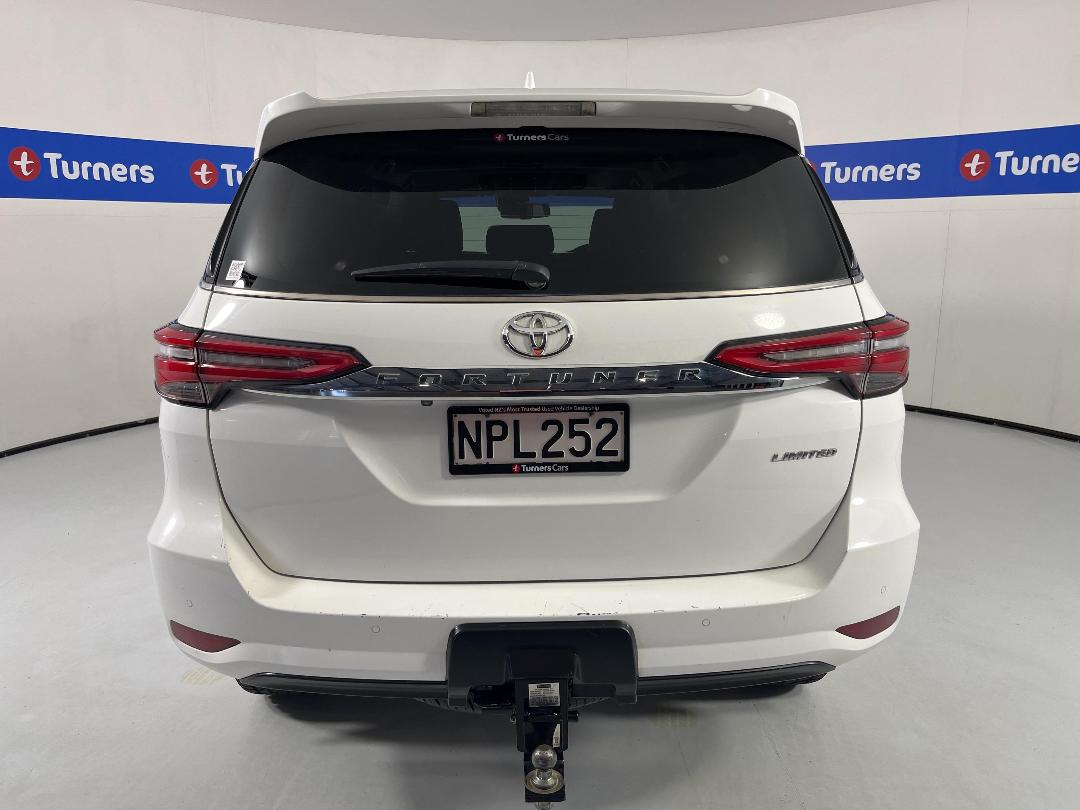 Photo '6' of Toyota Fortuner Photo '6' of Toyota Fortuner