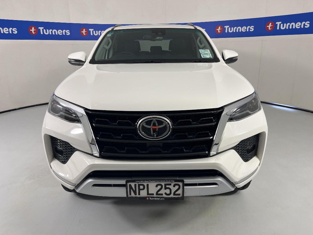 Photo '2' of Toyota Fortuner Photo '2' of Toyota Fortuner