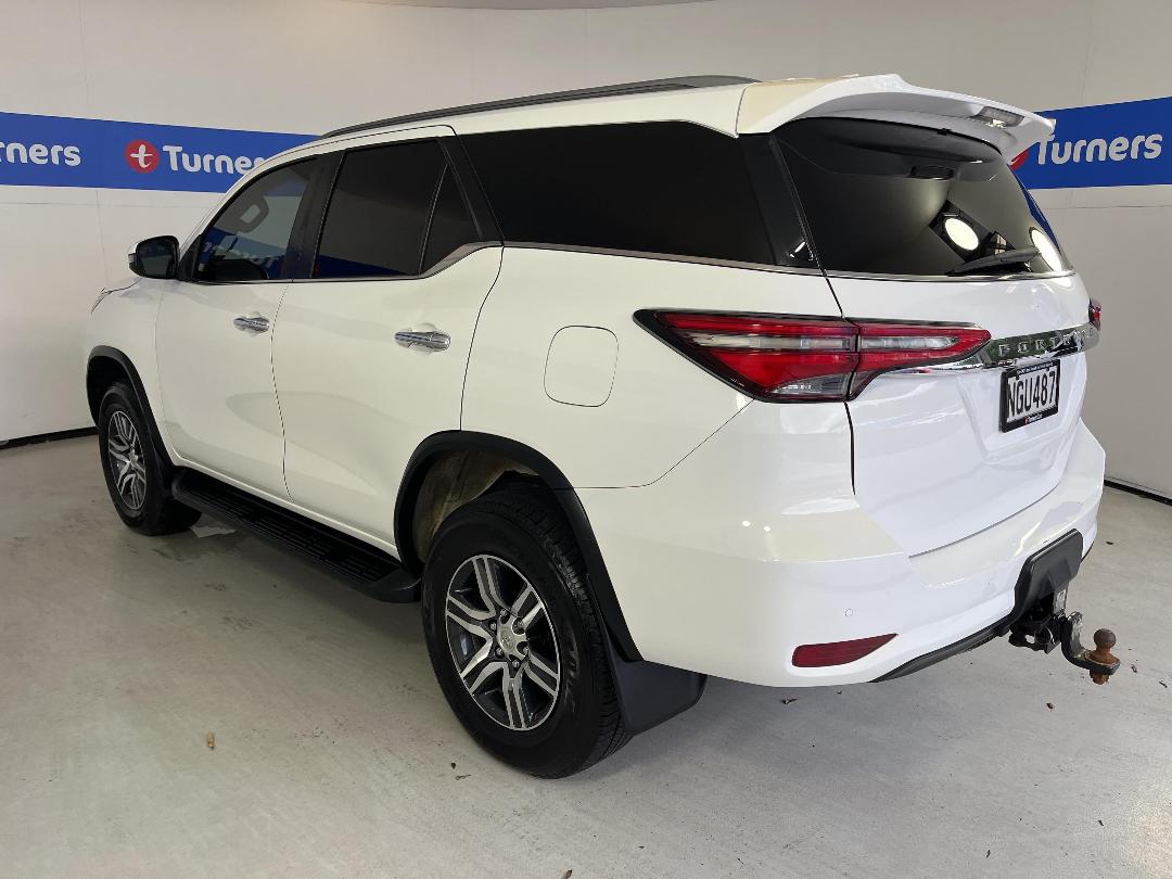 Photo '5' of Toyota Fortuner Photo '5' of Toyota Fortuner