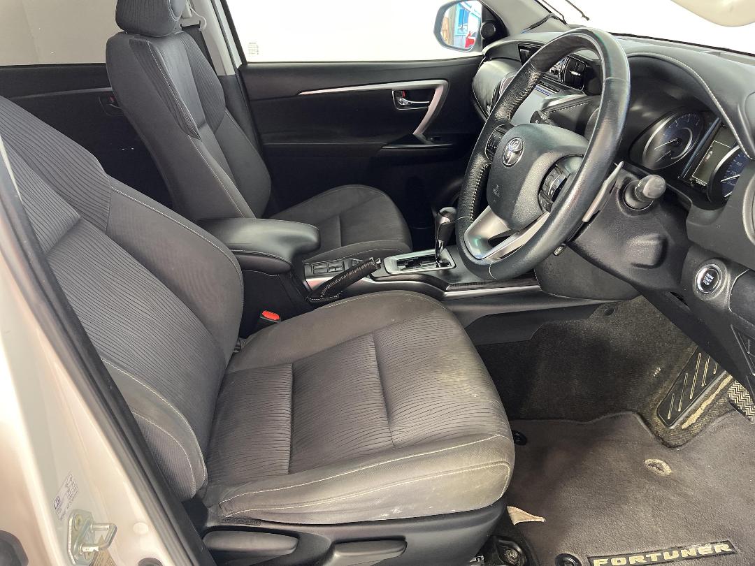 Photo '16' of Toyota Fortuner Photo '16' of Toyota Fortuner