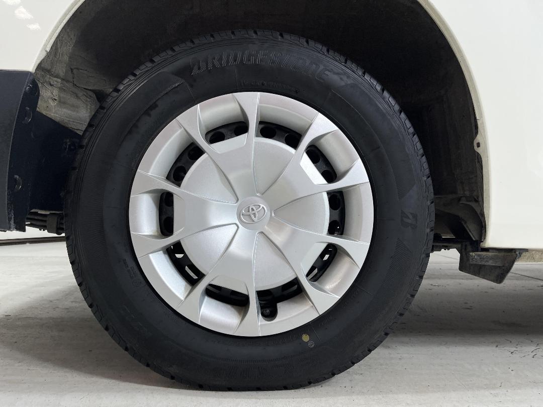 Photo '12' of Toyota Hiace