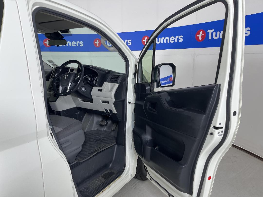 Photo '15' of Toyota Hiace