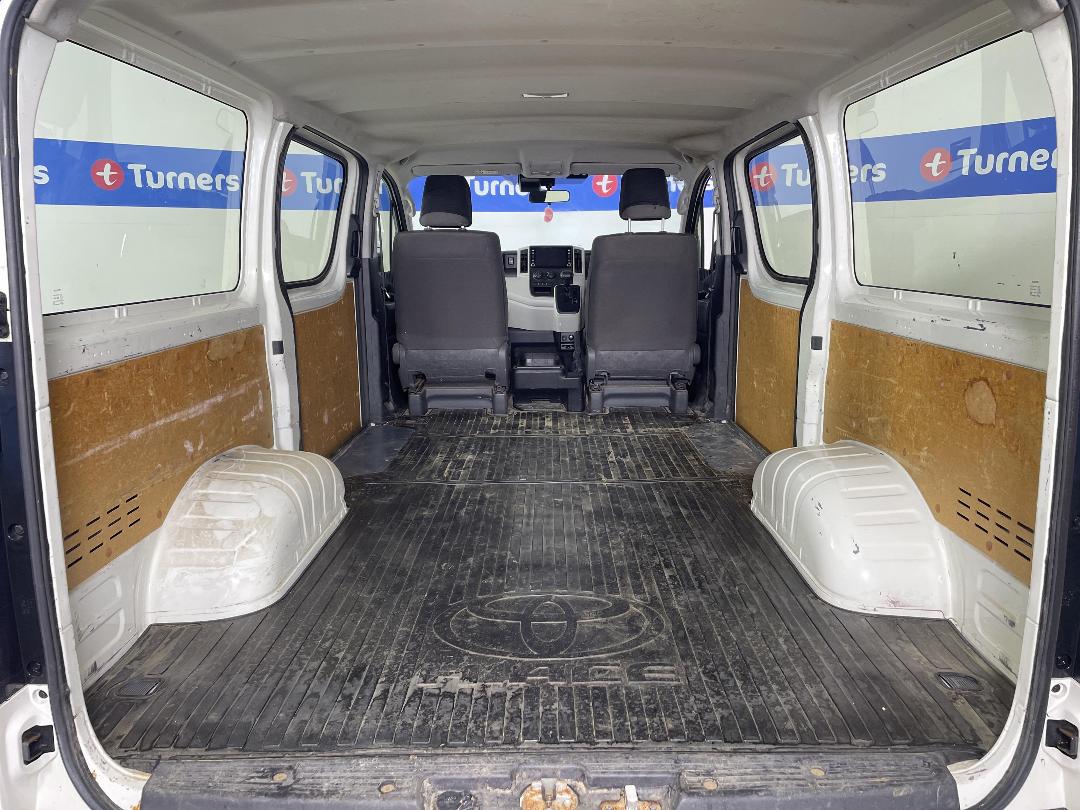 Photo '14' of Toyota Hiace