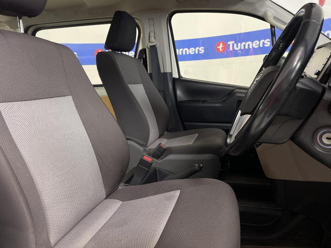 Photo '16' of Toyota Hiace