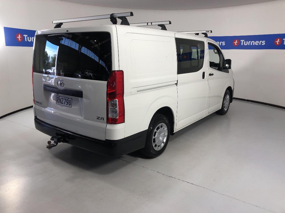 Photo '7' of Toyota Hiace