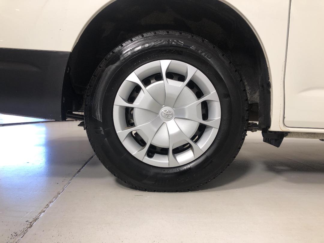 Photo '12' of Toyota Hiace