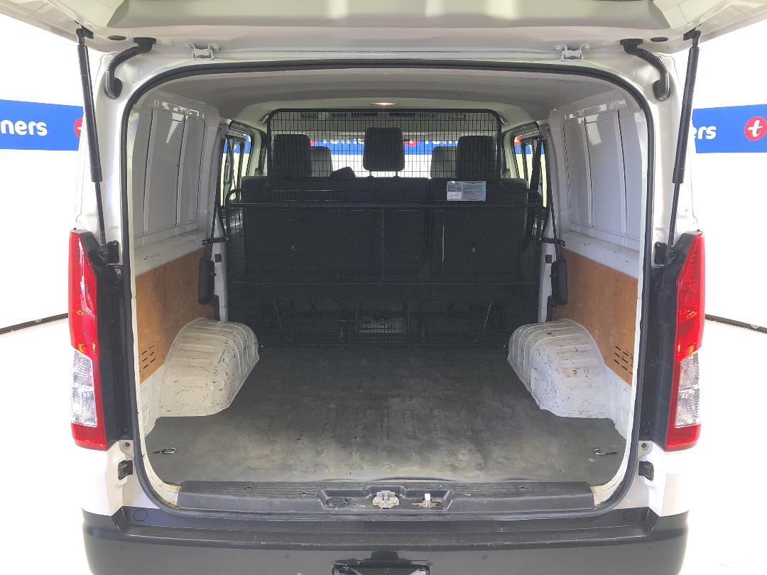 Photo '14' of Toyota Hiace