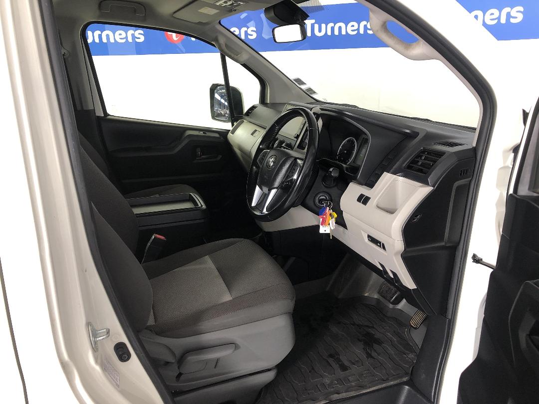 Photo '16' of Toyota Hiace