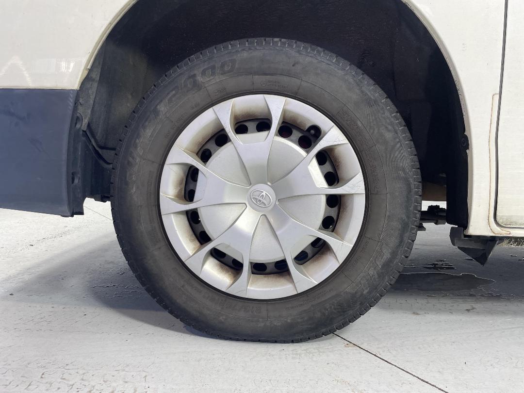 Photo '4' of Toyota Hiace ZR GVN