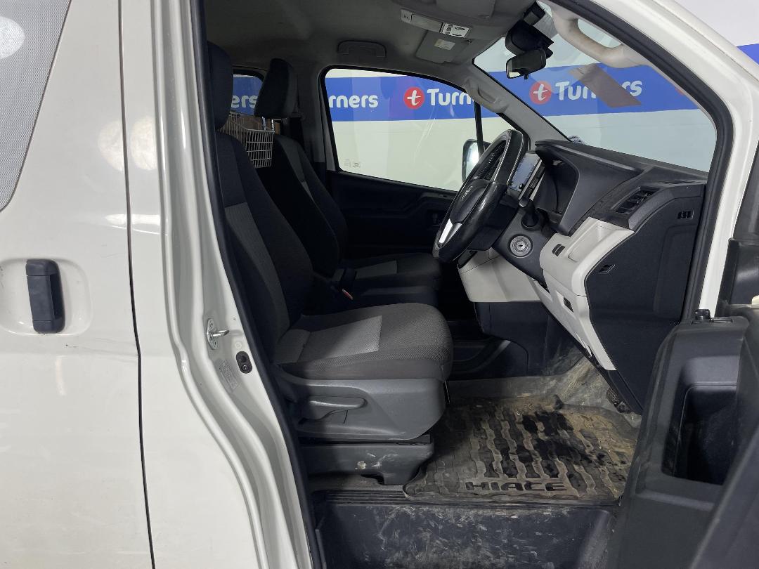 Photo '8' of Toyota Hiace ZR GVN