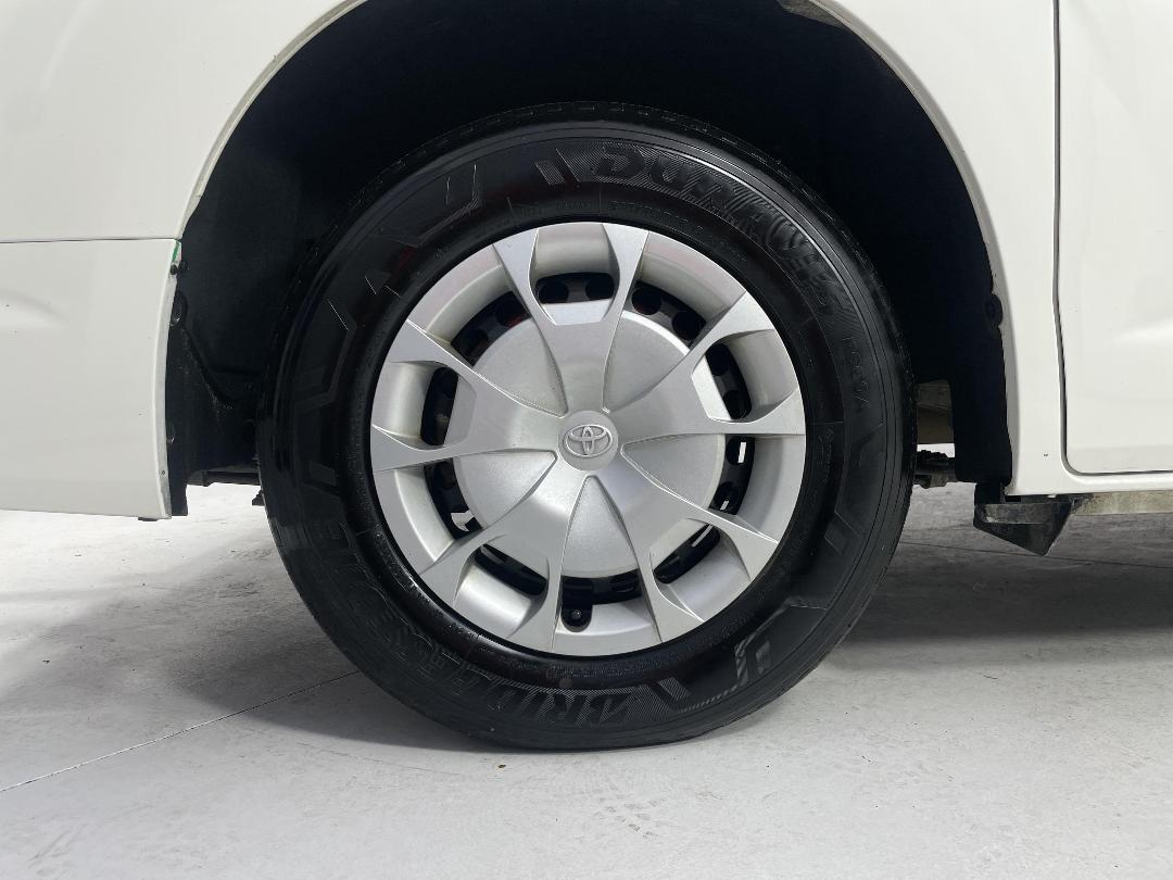 Photo '12' of Toyota Hiace