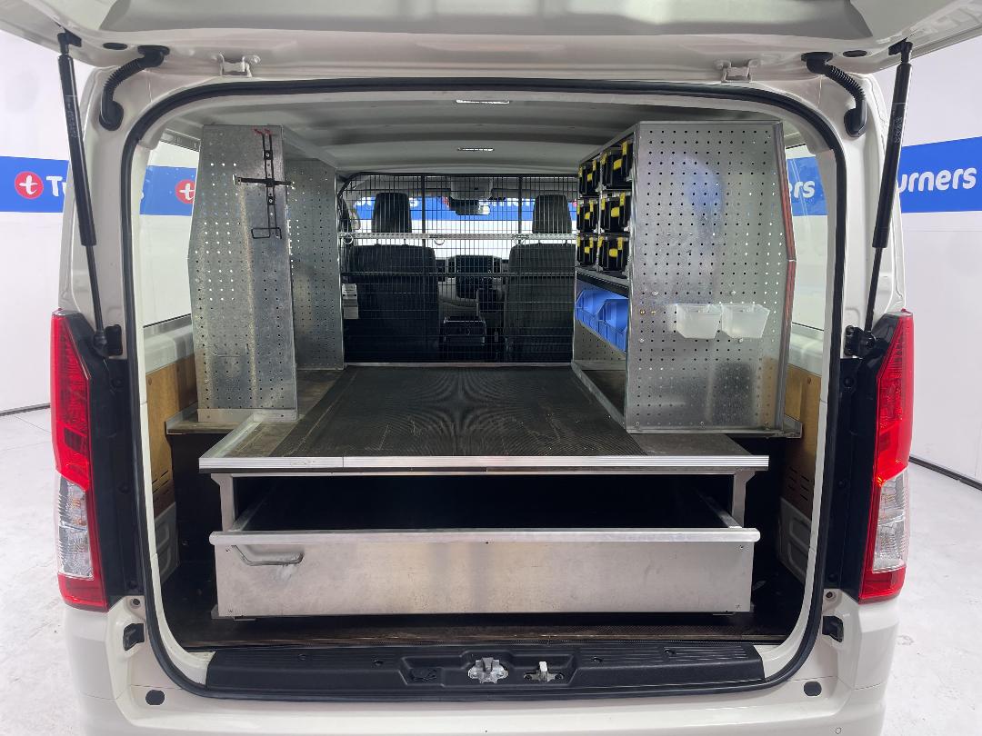 Photo '14' of Toyota Hiace