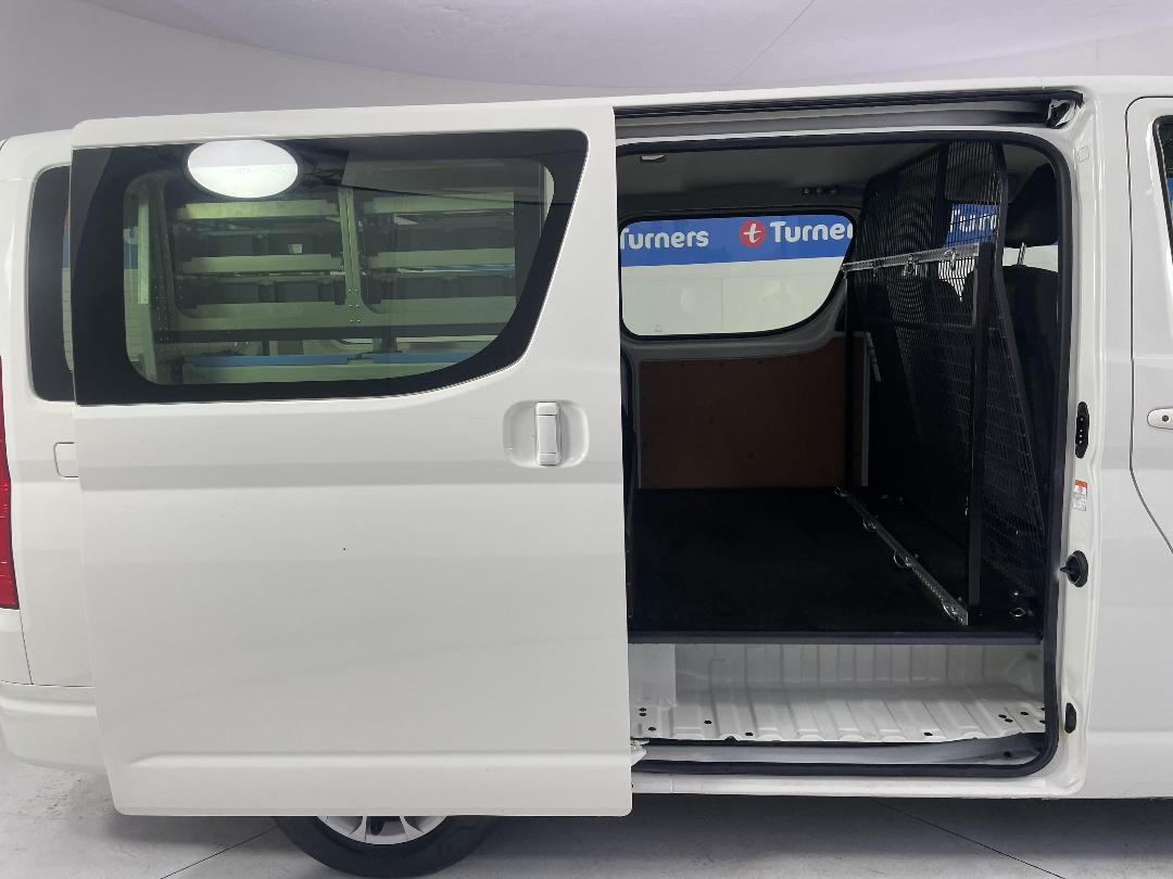 Photo '19' of Toyota Hiace