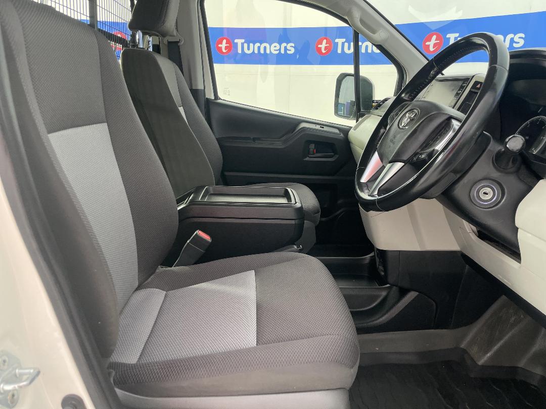 Photo '16' of Toyota Hiace