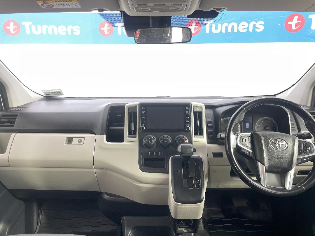 Photo '17' of Toyota Hiace