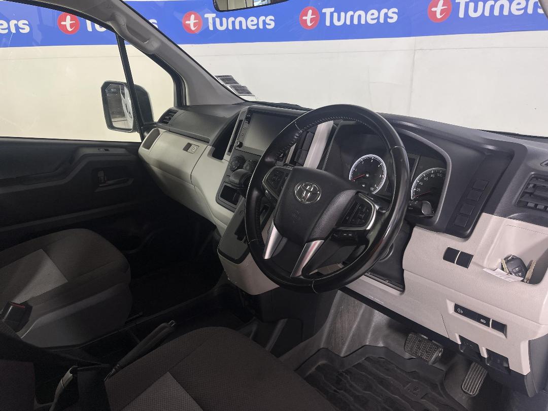 Photo '16' of Toyota Hiace Photo '16' of Toyota Hiace