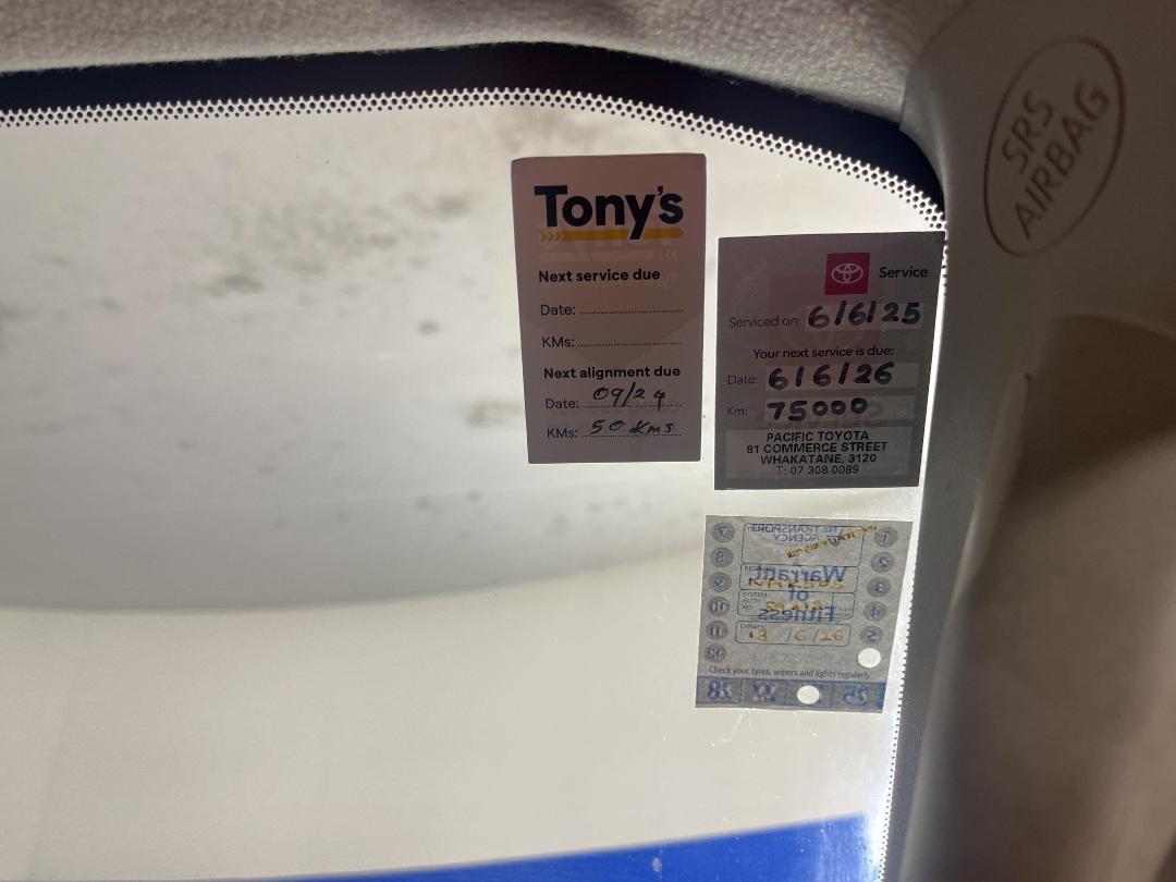 Photo '24' of Toyota Hiace Photo '24' of Toyota Hiace