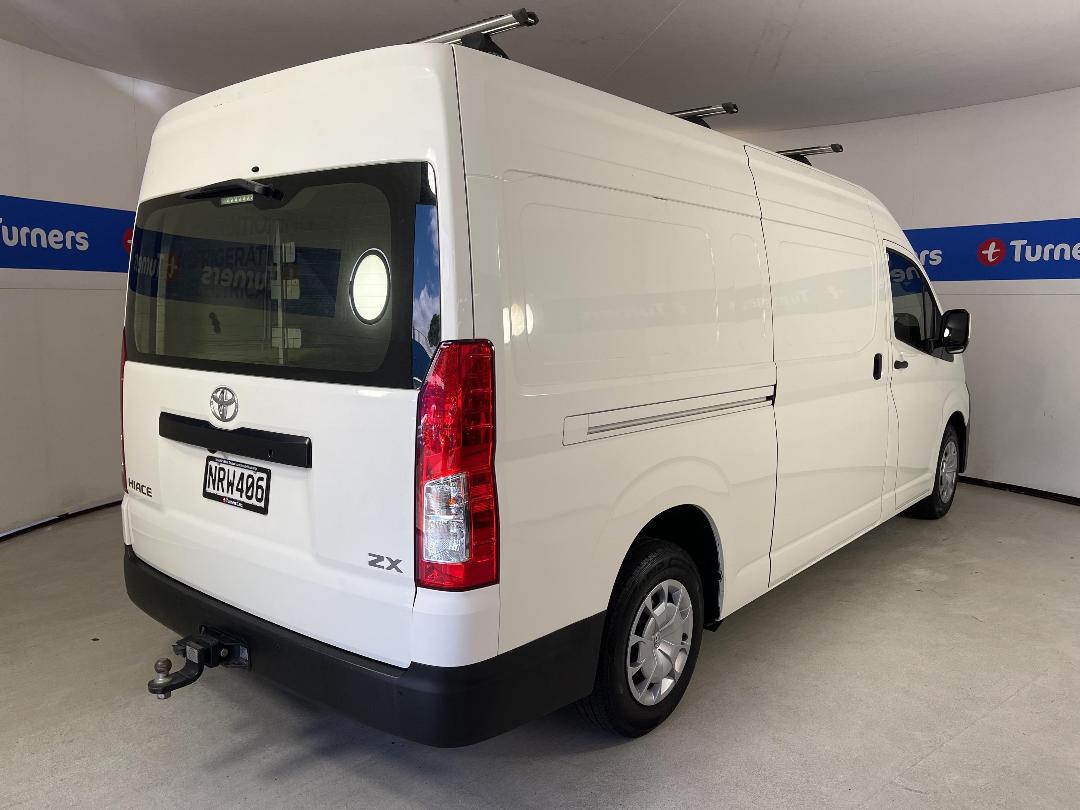 Photo '7' of Toyota Hiace