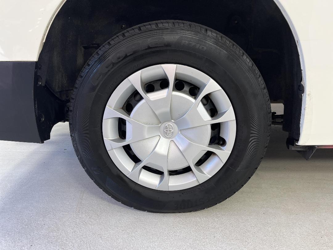 Photo '12' of Toyota Hiace