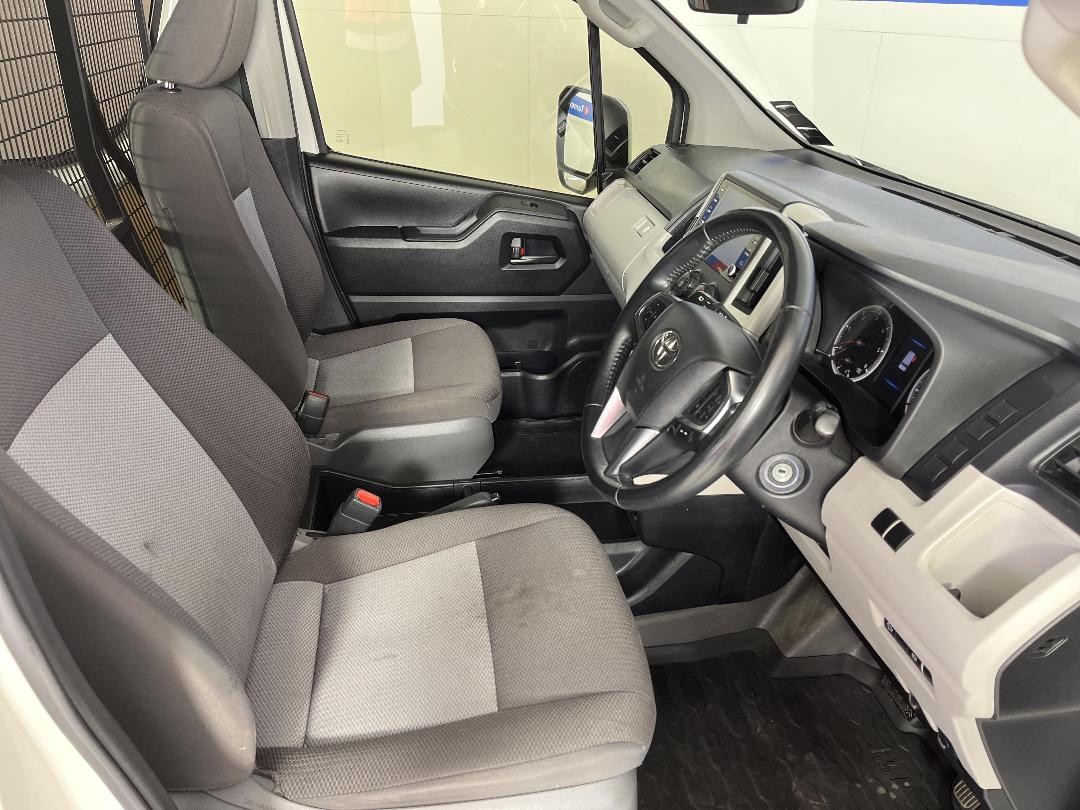 Photo '16' of Toyota Hiace