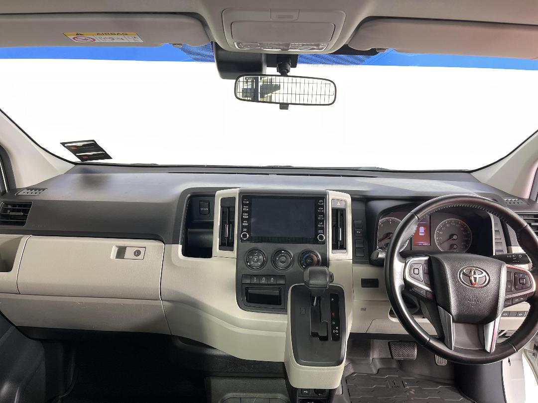 Photo '17' of Toyota Hiace