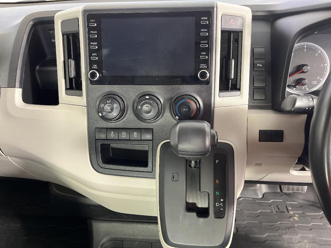 Photo '18' of Toyota Hiace